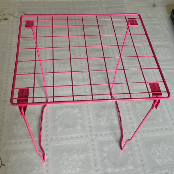 Pink locker shelf - Picture 2 of 5